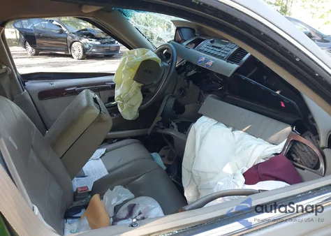 2001 Lincoln Town Car Executive from USA, damaged, VIN 1LNHM81W81Y673349